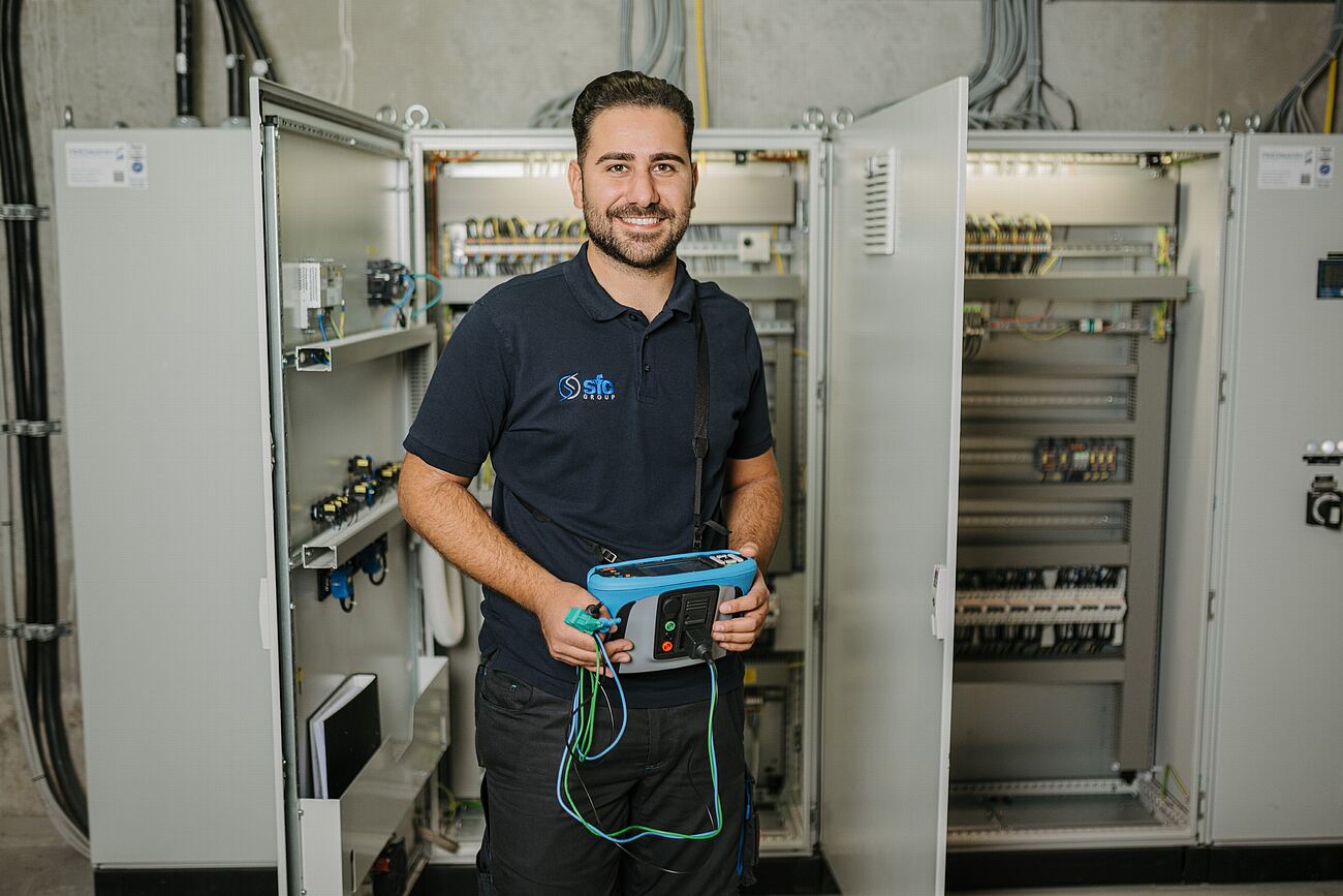 Unsere Techniker am Netzwerkschrank