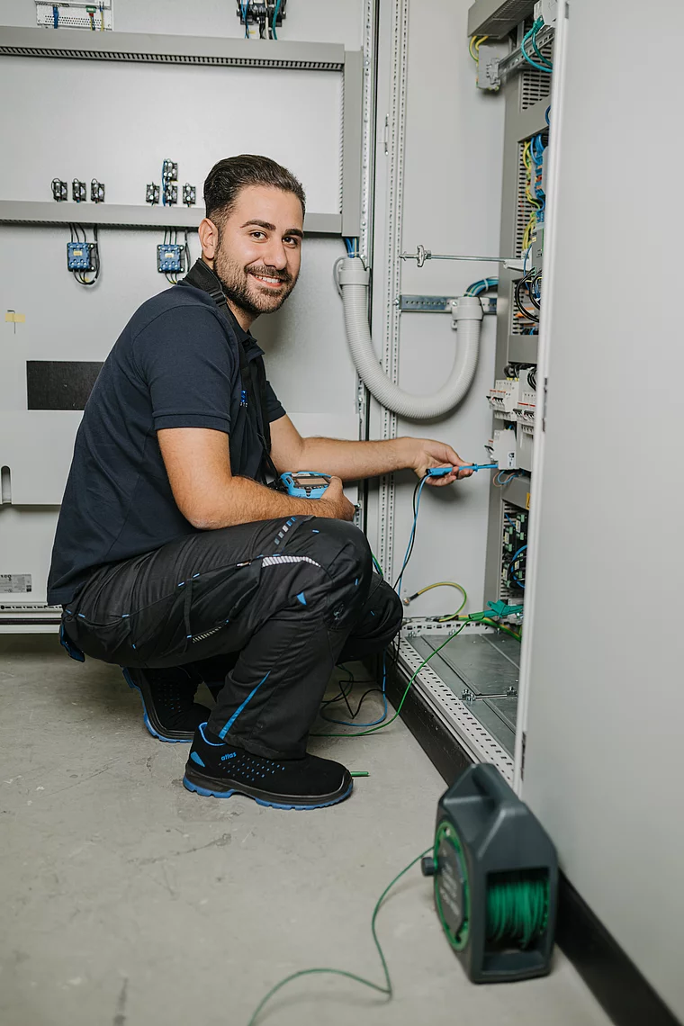 Sicht- und Messprüfung an der Schaltanlage