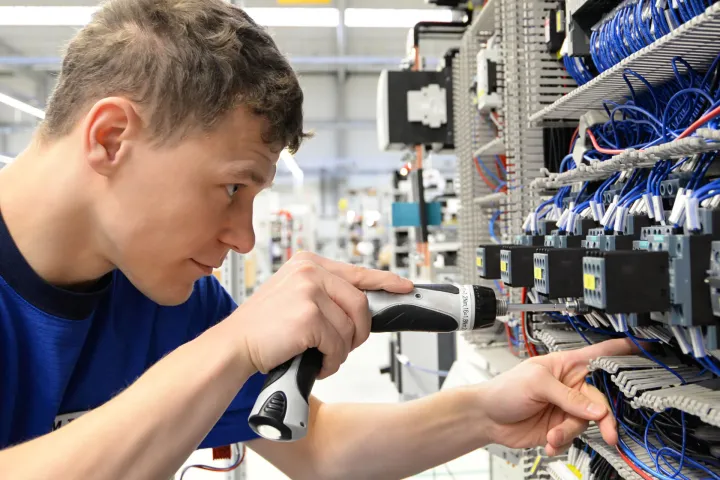 Industrieanlagen-Elektrotechnik